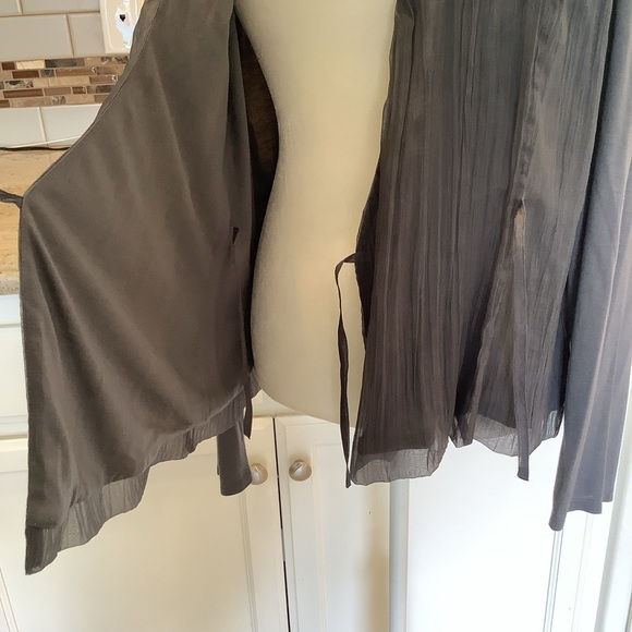 J Jill Gray Silk Wrap Top Blouse Size Medium - Picture 3 of 9